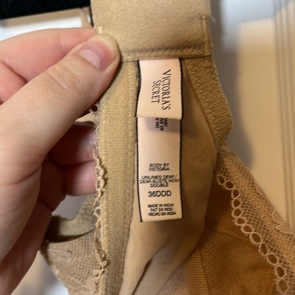 Victoria’s Secret Body by Victoria Unlined Lace Demi Bra - Picture 7 of 8